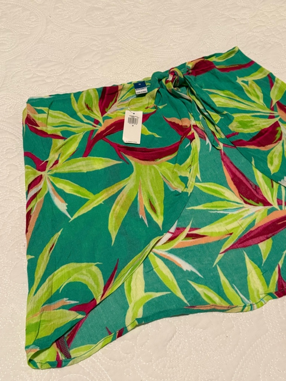 High-Waisted Gauze Wrap-Front
Sarong Swim Skirt Tropical Print M - Picture 4 of 7